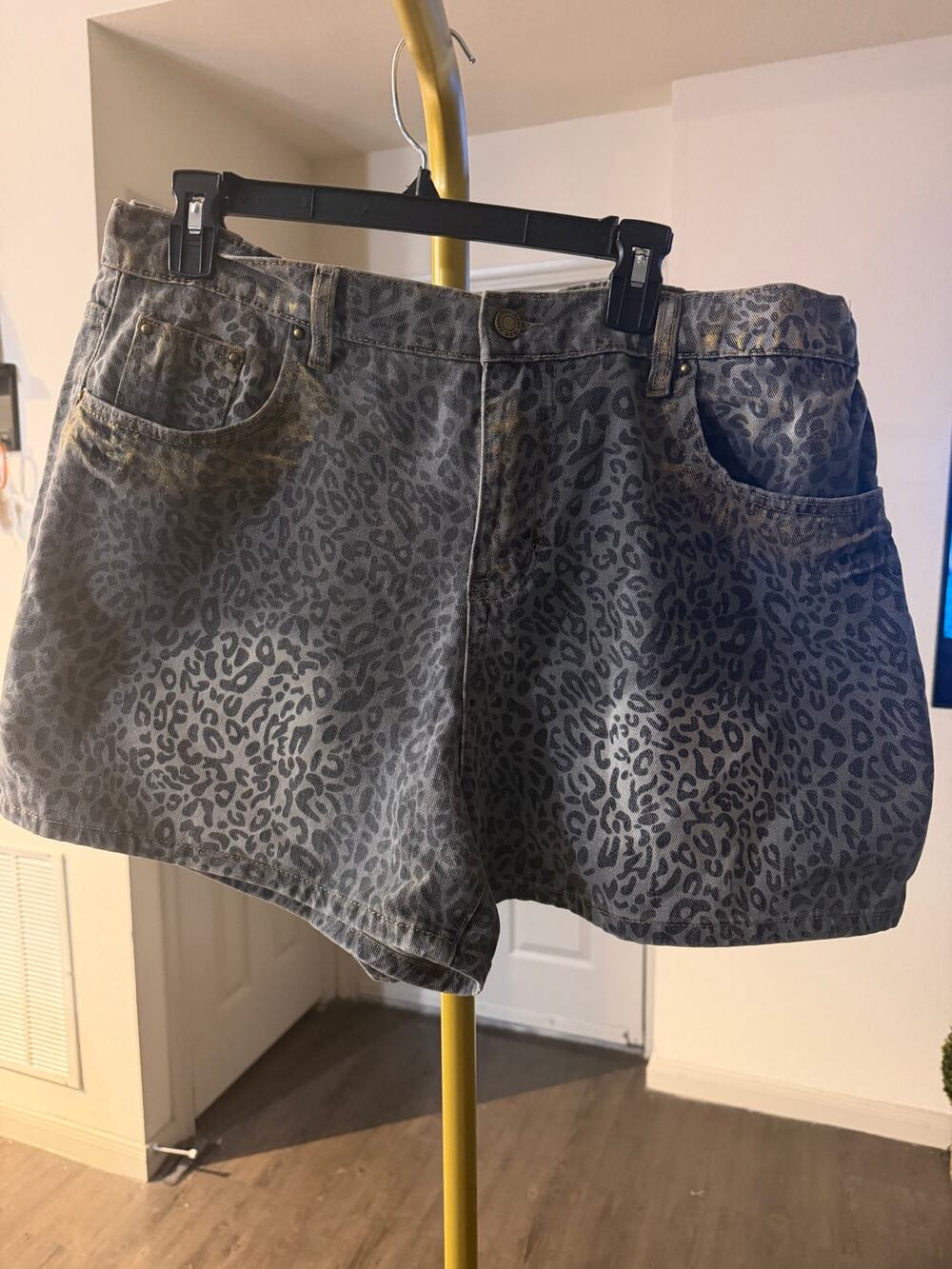 ROMWE brand grey leopard print denim